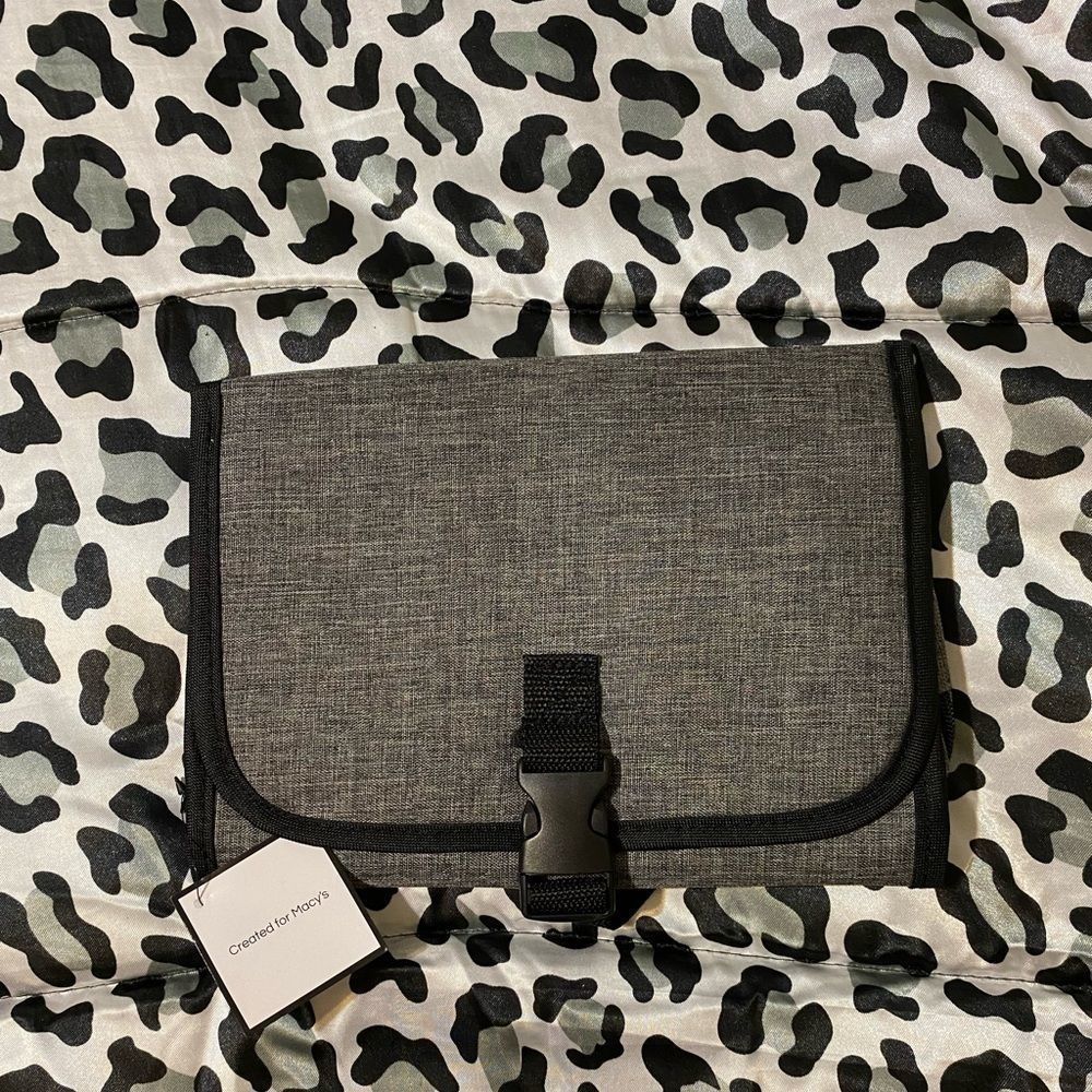 Macy's Men’s Hanging Toiletries Bag One Size Heather Gray Travel Bag NWT - Picture 2 of 7